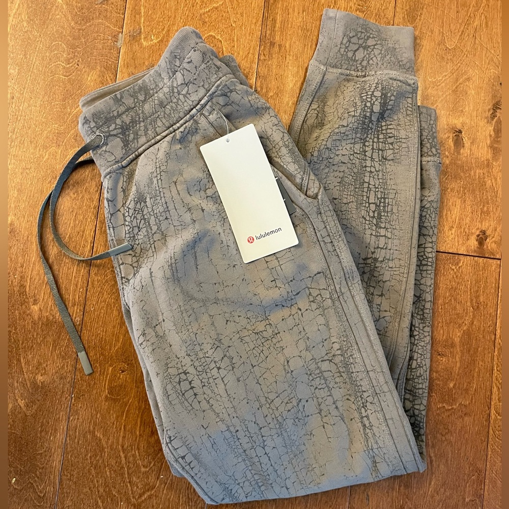 Lululemon Warm Down Jogger *thread dye